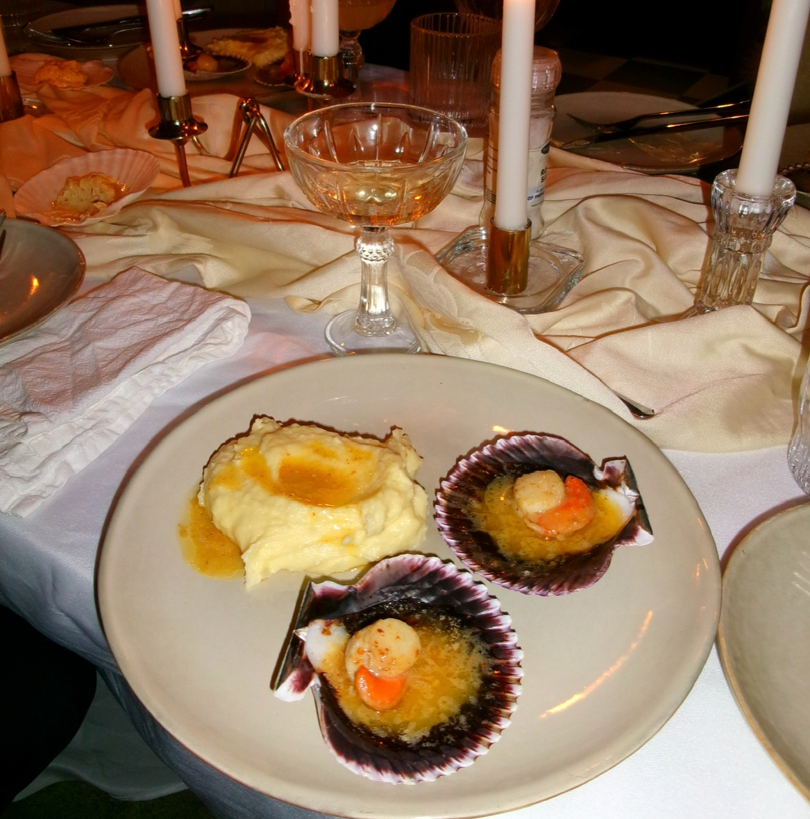 Zodiac Table Aquarius by À Table